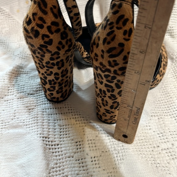 MARCIANO ANIMAL PRINT PUMPS - Picture 4 of 12